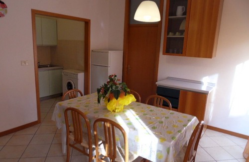 Rosapineta Apartment | Bright flat in a colourful building - Beahost