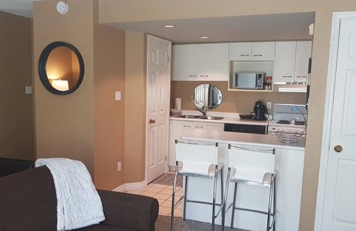 The Blue Mountains Apartment | Bright Hillside Studio Condo w/Mountain View, Full Kitchen & Private Patio