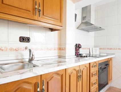 Zaidin House | Bright house with patio by Conference Centre