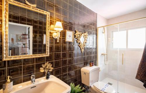 Zaidin House | Bright house with patio by Conference Centre