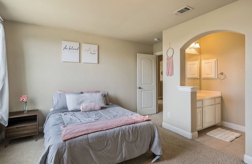 Garland House | Bright Mansion in Garland