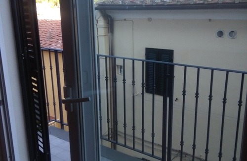 Porto Azzurro Apartment | Bright, modern apartment by the sea with 2 balconies