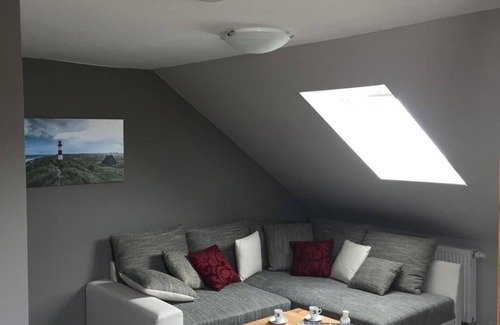 Osterheide Apartment | Bright, modern bungalow attic apartment