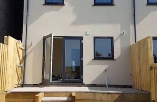 Llanfairfechan House | Bright Modern House beside Snowdonia