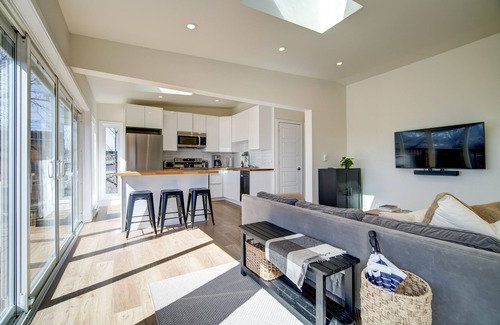 Harbourview House | Bright, Modern Suite in the Heart of Downtown Dartmouth!