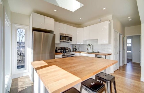 Harbourview House | Bright, Modern Suite in the Heart of Downtown Dartmouth!