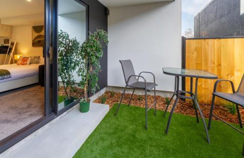 Christchurch City Centre Apartment | Bright & New Studio Unit Walk to Town