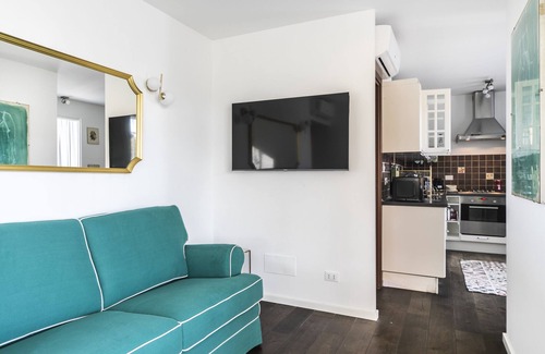 Gianicolense Apartment | Bright penthouse with terrace in Trastevere