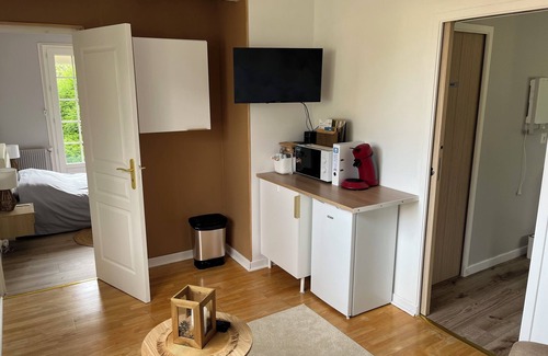 Enquin-les-Mines Bed & Breakfast | Bright, quiet guest room with breakfast included