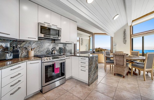 Bodega Bay House | Bright, quiet home with amazing ocean/bay view, private hot tub & beach access