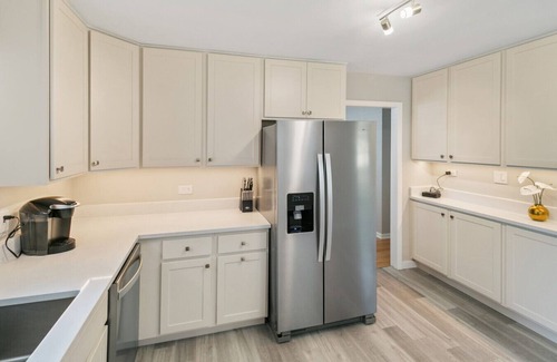 Russell House | Bright & Roomy 5BR – Family-Ready Near Naval Base!