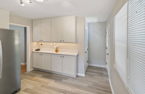 Russell House | Bright & Roomy 5BR – Family-Ready Near Naval Base!