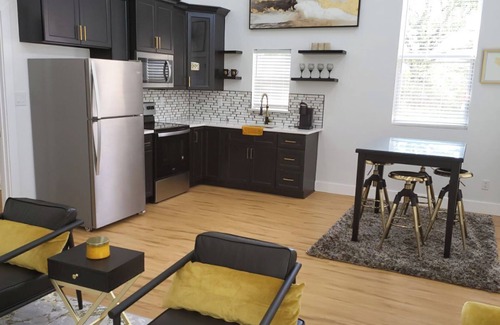 Langston House | Bright & Spacious 2-Bedroom Premier Bungalow at Ballards by The Lake