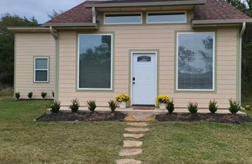 Langston House | Bright & Spacious 2-Bedroom Premier Bungalow at Ballards by The Lake