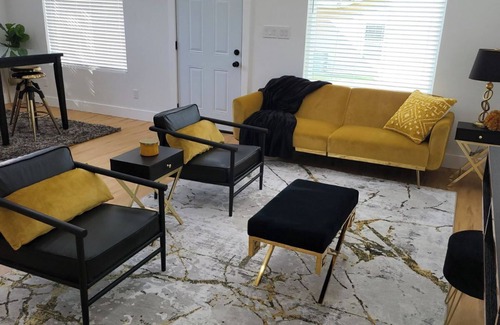 Langston House | Bright & Spacious 2-Bedroom Premier Bungalow at Ballards by The Lake