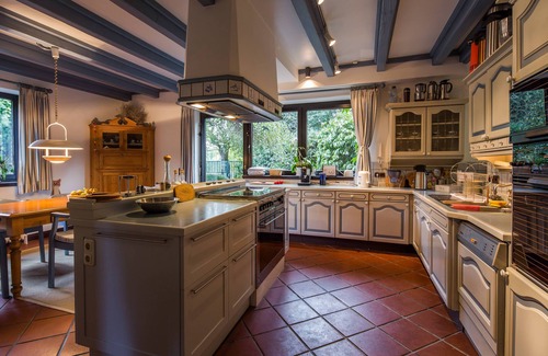 Hoisdorf House | Bright, Spacious 'Duplex' @ Little Paradise, 25 min to Hamburg City Center