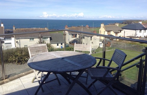 Portstewart House | Bright spacious house with sea views and balcony. Golf, Surfing, Walks, Scenery.