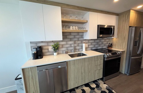 Downtown Halifax Apartment | Bright, spotless and Modern 1 Bedroom downtown Halifax.