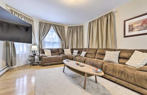 Memorial Square Apartment | Bright Springfield Apartment with 2 Balconies!
