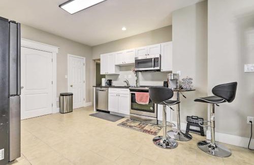 Memorial Square Apartment | Bright Springfield Apartment with 2 Balconies!