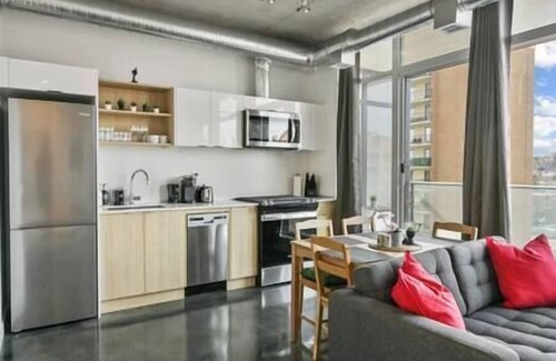 Sunalta Apartment | Bright Studio | Mins to Saddledome | Skyline Views