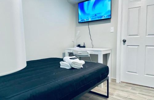 Haledon House | Bright, Stylish and Comfortable Room with Workspace!
