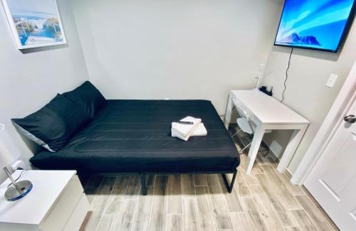 Haledon House | Bright, Stylish and Comfortable Room with Workspace!