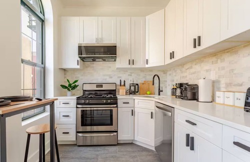 The Heights Apartment | Bright & Stylish Brownstone Retreat Mins from NYC
