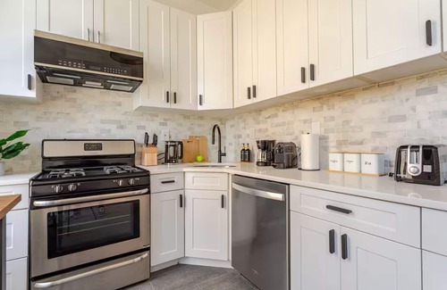 The Heights Apartment | Bright & Stylish Brownstone Retreat Mins from NYC