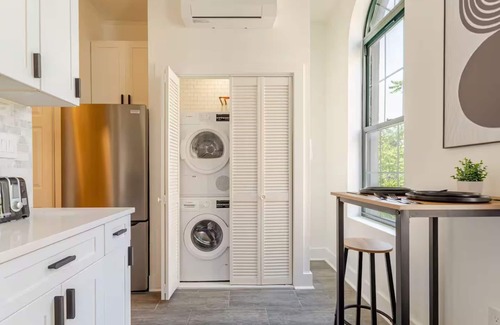The Heights Apartment | Bright & Stylish Brownstone Retreat Mins from NYC