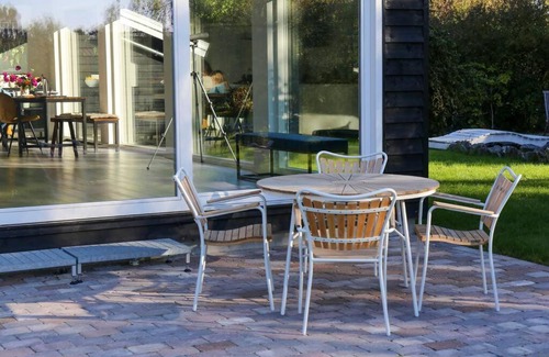 Holbaek House | Bright summer house close to the beach and water