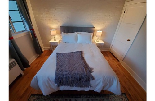 Los Alamos House | Bright & Tasteful Condo Near Lab, 2 BR, Gov Rates