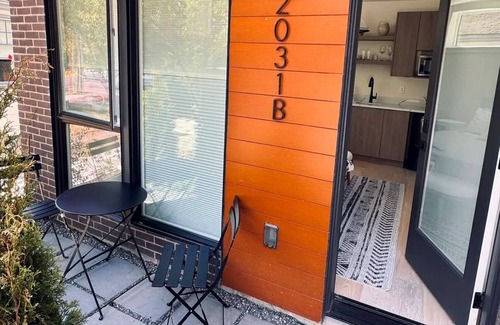 Eastlake Apartment | Bright, warm, and modern guest suite in Seattle’s Eastlake neighborhood.
