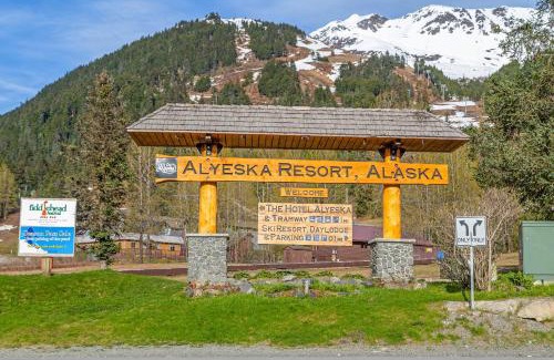 Alyeska Apartment | Brighton Condo #209
