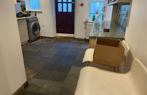 Hove Apartment | Brighton Heights With Sea Views