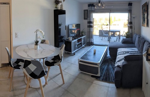Brignoles Apartment | Brignoles apartment in quiet area near town center