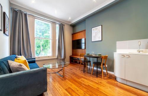 Addison Apartment | Brilliant 1BR Flat, Lakeside Rd, 5 min to Tube