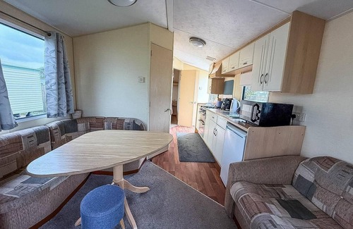 Scratby House | Brilliant 6 berth caravan nearby Scratby beach, Norfolk ref 43081B