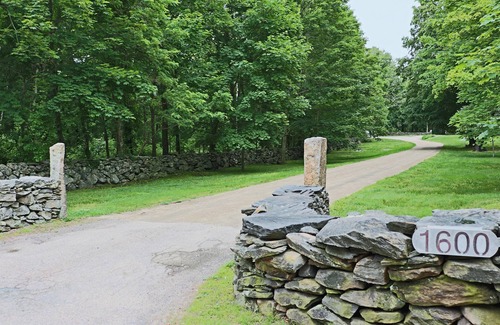Saunderstown House | Bring Entire Family for Fun