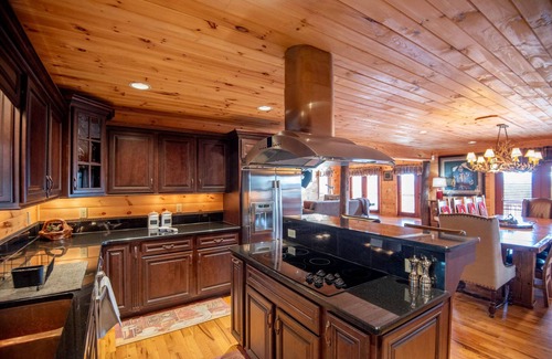 Grassy Creek Cabin | Bring Everyone Together | Fraser Creek Lodge | Hot Tub & Pool Table