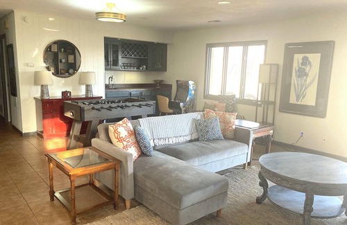 Pauline House | Bring One Bring All! ~ Amazing Lake Views ~ Family Fun ~ Foosball, Arcades