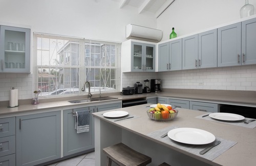 Mullins House | Bring the whole family to this great house with lots of room for fun.
