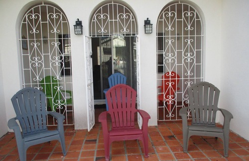Mullins House | Bring the whole family to this great house with lots of room for fun.
