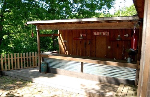Cassville House | Bring your family and enjoy the comforts of the Ozarks at Bear Crossing Cabin