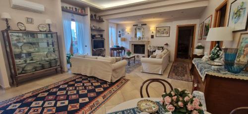 Capo d'Orlando House | Bristol apartment