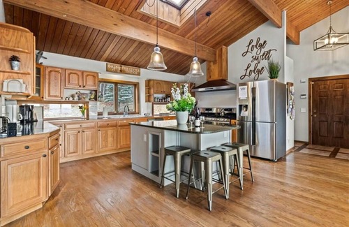 Bristol Hills Cabin | Bristol Lights Lodge - Unbelievable Mountain View on 12 acres!