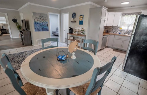 Blocker Cottage | Bristow Blue- Lakefront with boat ramp access, dog friendly!