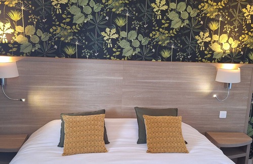 Saint-Hilaire-du-Harcouet Hotel | Brit Hotel Le Cygne