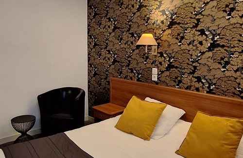 Saint-Hilaire-du-Harcouet Hotel | Brit Hotel Le Cygne
