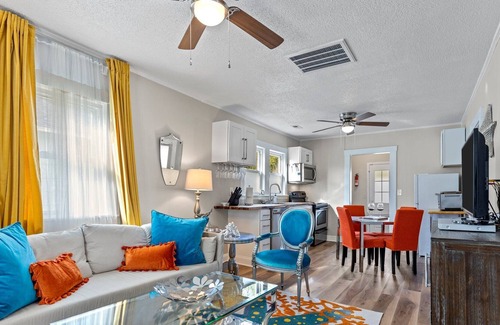 Morehead City Cottage | BROAD St Cottage PET FRIENDLY- 2 blocks from Downtown Beaufort/WATERFRONT